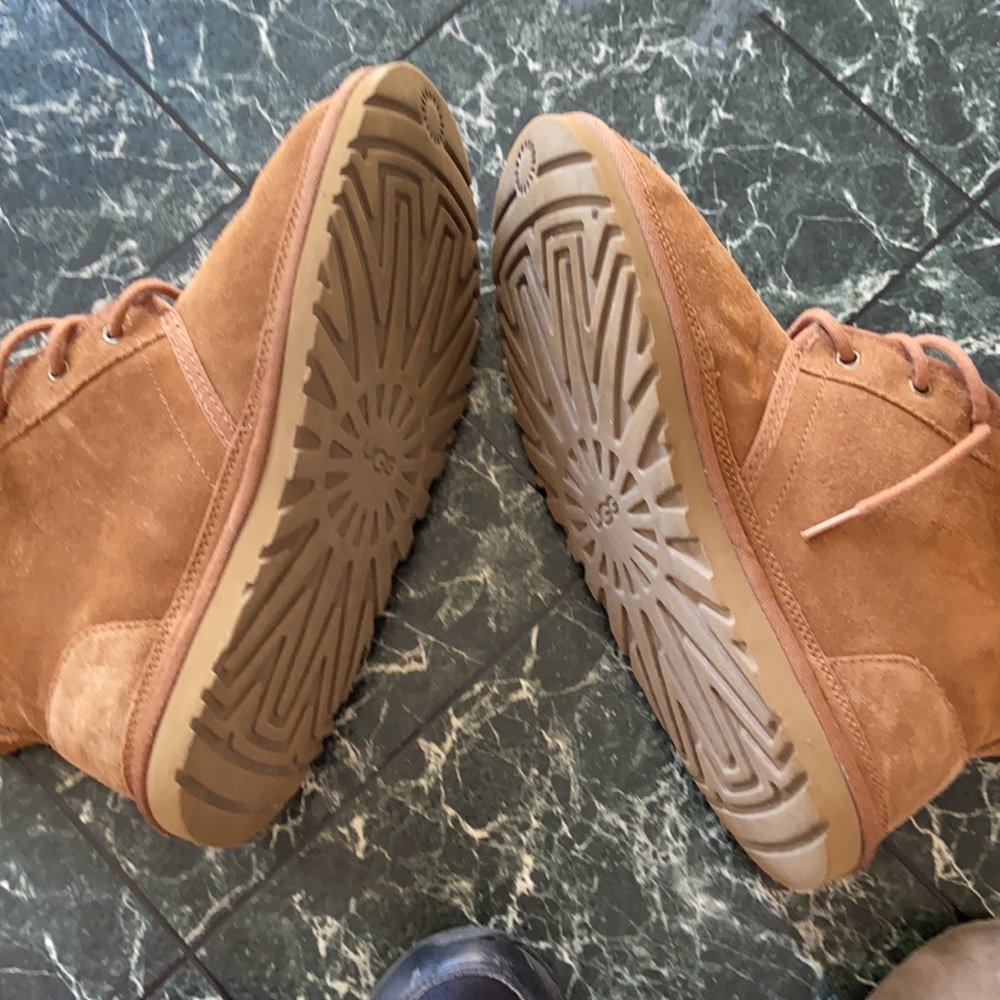 Uggs - Picture 2 of 4